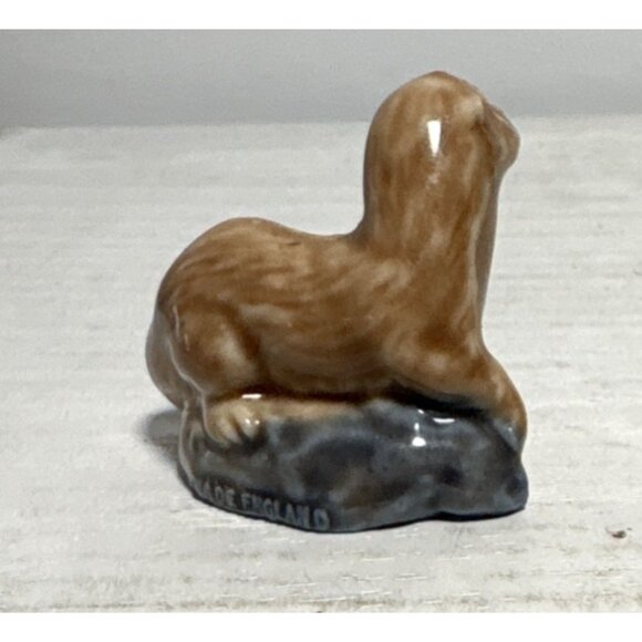 Wade Whimsies Otter Figurine England Brown & Gray Miniature Red Rose Tea - Picture 2 of 5